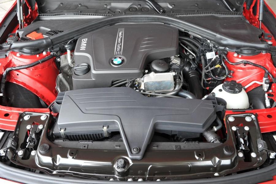  BMW 3-Series 2012 года  (фото 34 из 191)